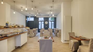 Frokostbuffé hver dag (EUR 17 per person)