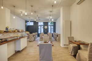 Morgenmadsbuffet hver dag (17 EUR pr. person)