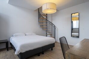 Dreibettzimmer (Duplex) | Schreibtisch, Verdunkelungsvorhänge, Bügeleisen/Bügelbrett