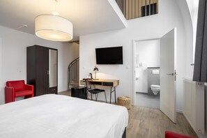 Bureau, rideaux occultants, fer et planche à repasser, Wi-Fi gratuit