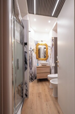 In-room safe, desk, blackout curtains, free WiFi - Hotel Demó (Milan)