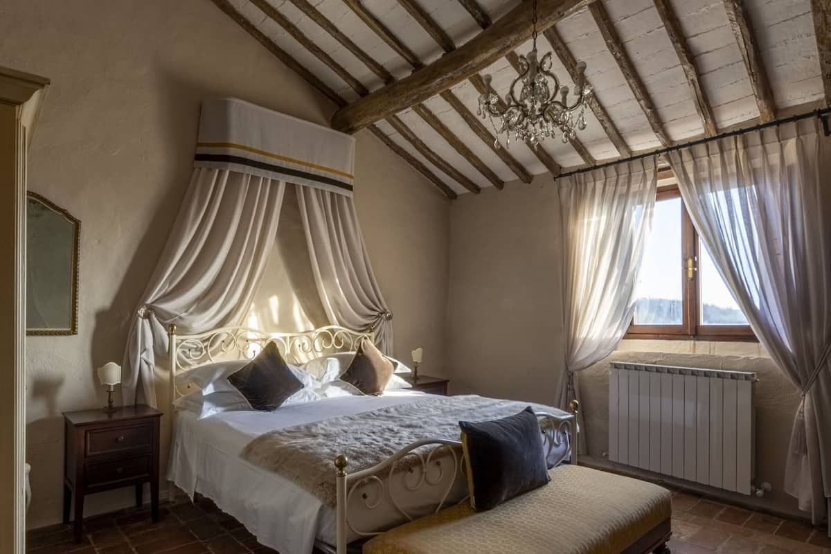 Borgo Superior | 1 Schlafzimmer, hochwertige Bettwaren, Minibar, Schreibtisch