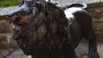 A stone lion statue on a stone platform.