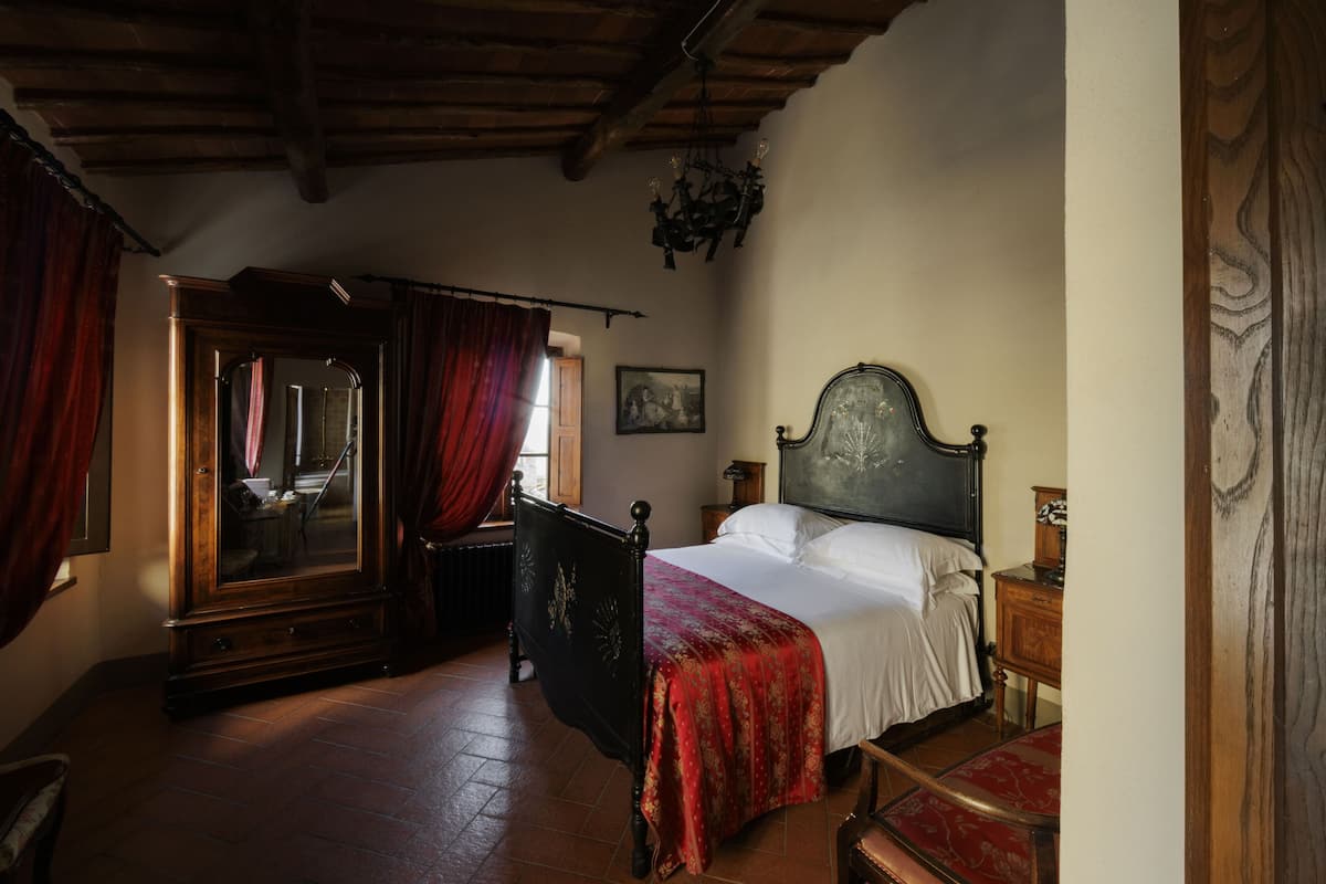Double Castle | 1 Schlafzimmer, hochwertige Bettwaren, Minibar, Schreibtisch