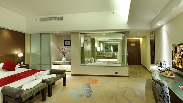 Club Room, 1 King Bed, Smoking - Ramada Hotel Xiamen (Xiamen)
