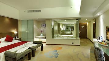 Club Room, 1 King Bed, Smoking