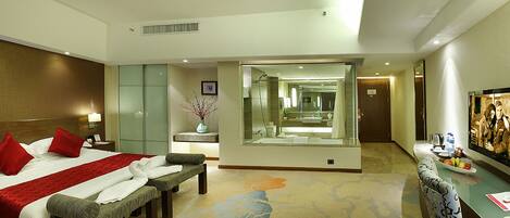 Club Room, 1 King Bed, Smoking | In-room safe, desk, iron/ironing board, free WiFi