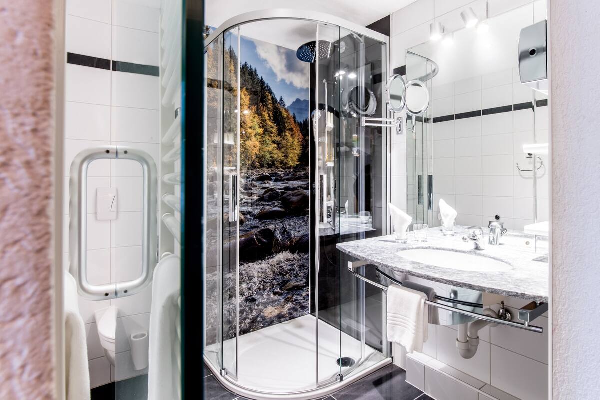 standard double room | bathroom | hair dryer, bathrobes, towels