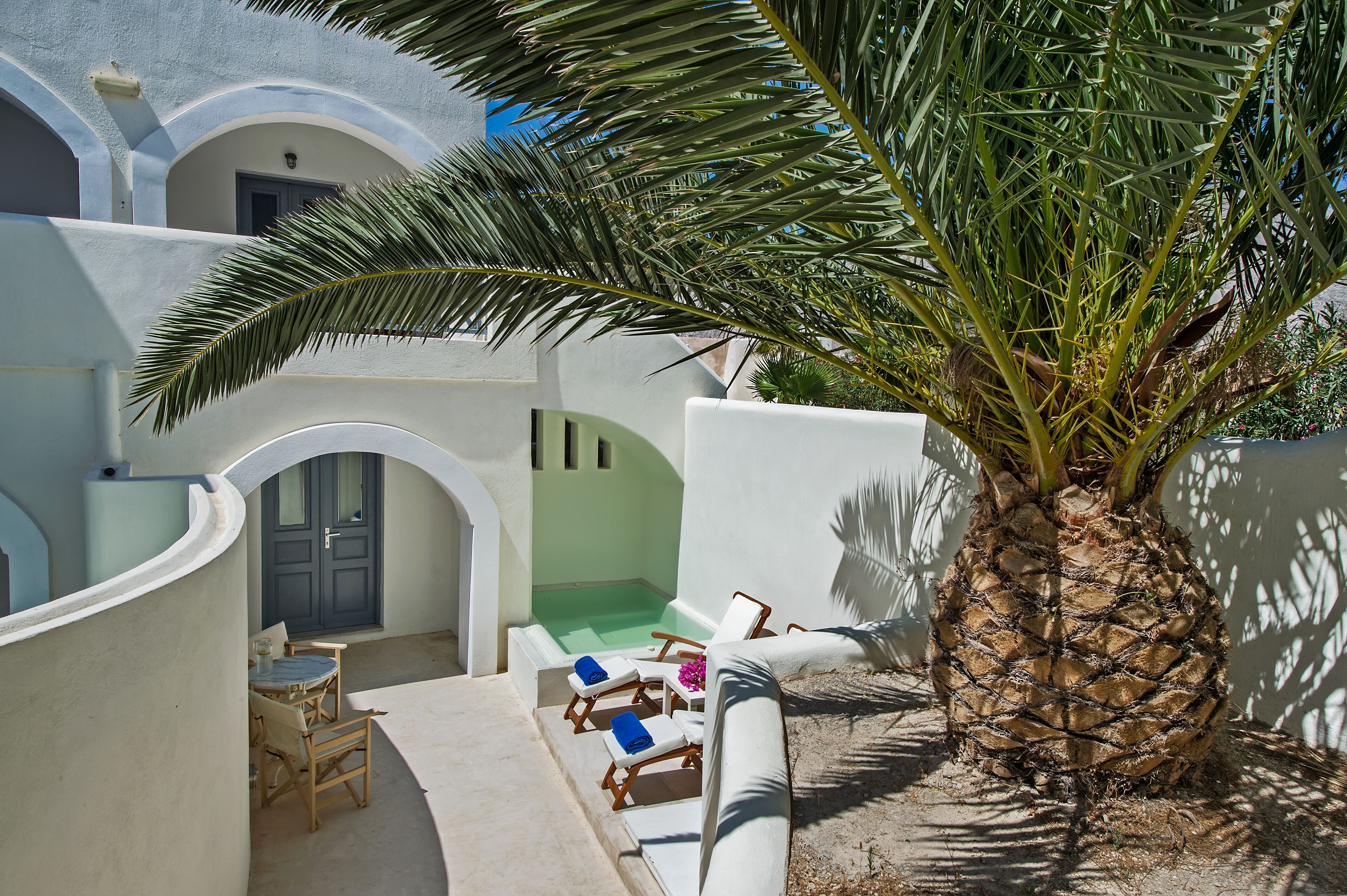 standard studio, jetted tub | exterior