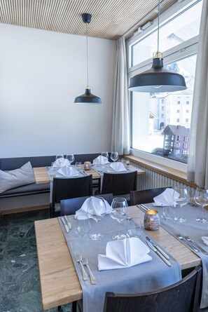 Restaurant - Hotel Bellevue (Mesocco)