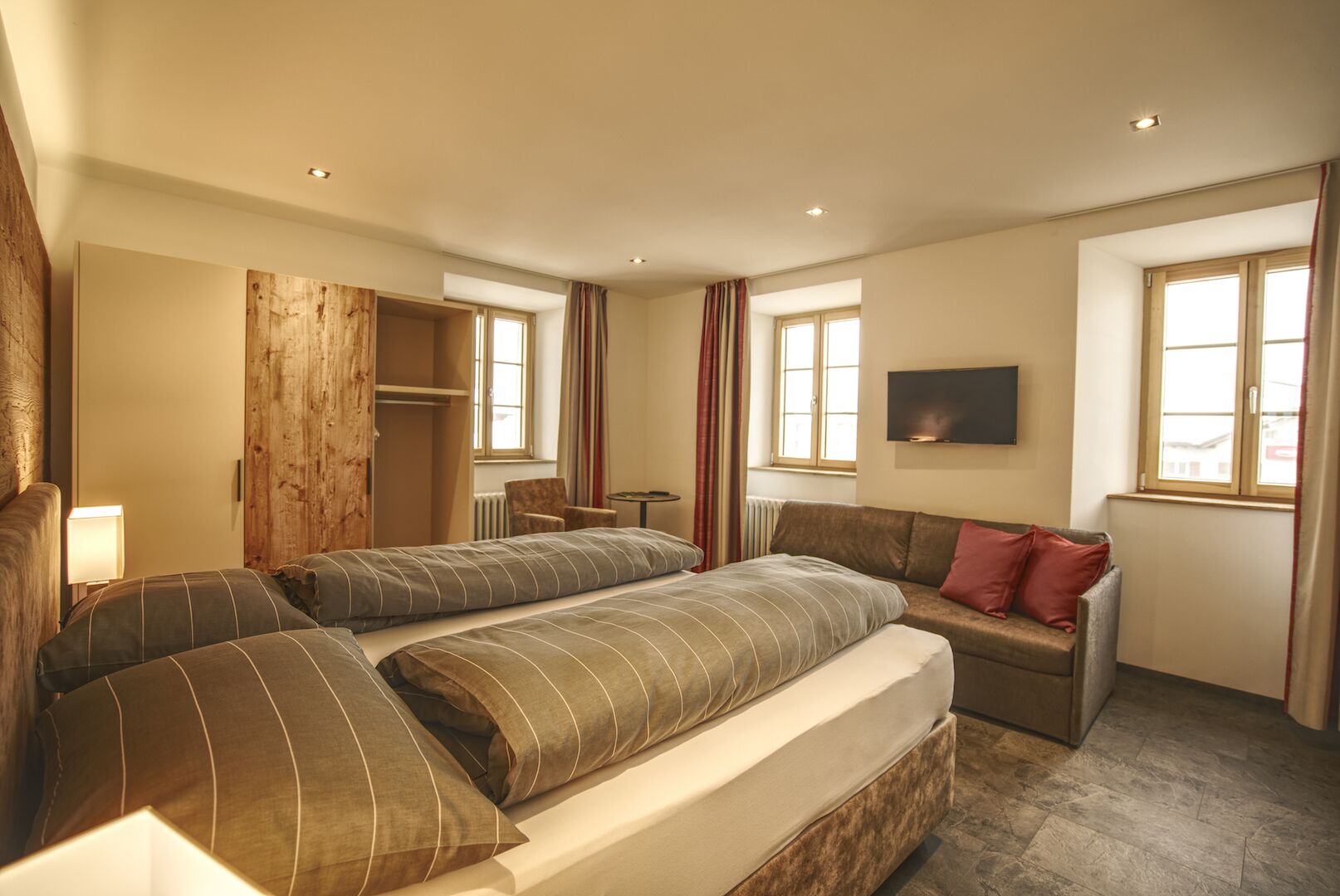 junior suite | 1 bedroom, down duvets, in-room safe, desk