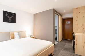 Comfort Double Room - Hotel Bellevue (Mesocco)