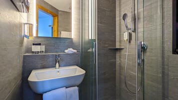 In-room safe, WiFi (free), bed sheets