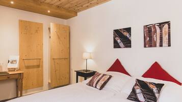 Basic Double Room | In-room safe, free WiFi