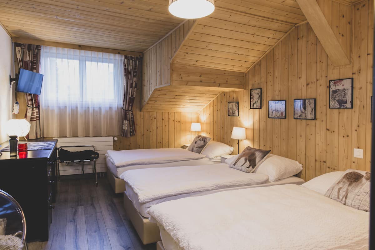 Triple Room | In-room safe, free WiFi