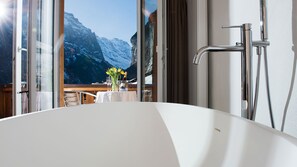 Superior kamer (Staubbach Top) | Uitzicht vanaf balkon