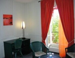 Kamar Double Mewah, 1 Tempat Tidur Double, pemandangan danau | Fasilitas kamar