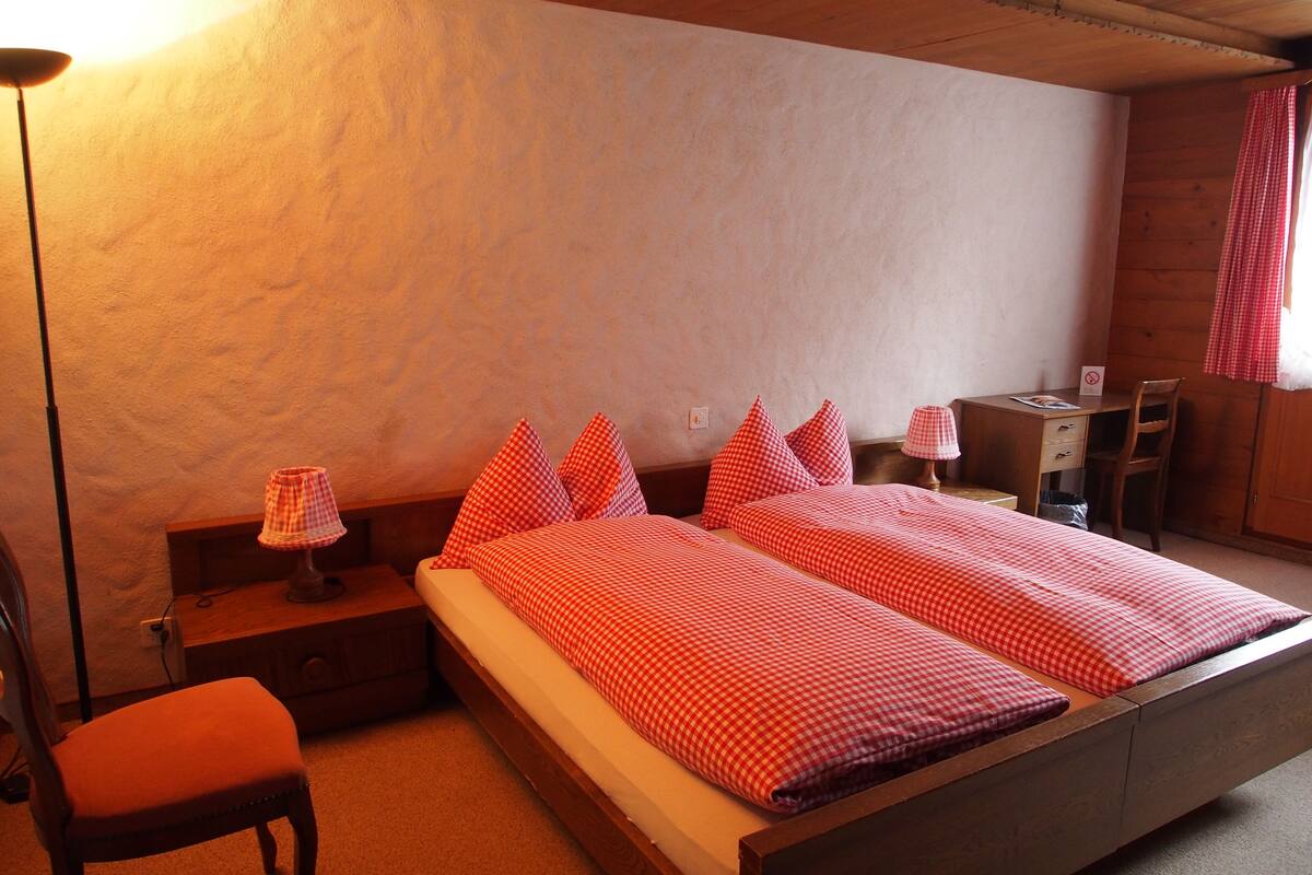 standard double room | desk, cots/infant beds, rollaway beds, free wifi