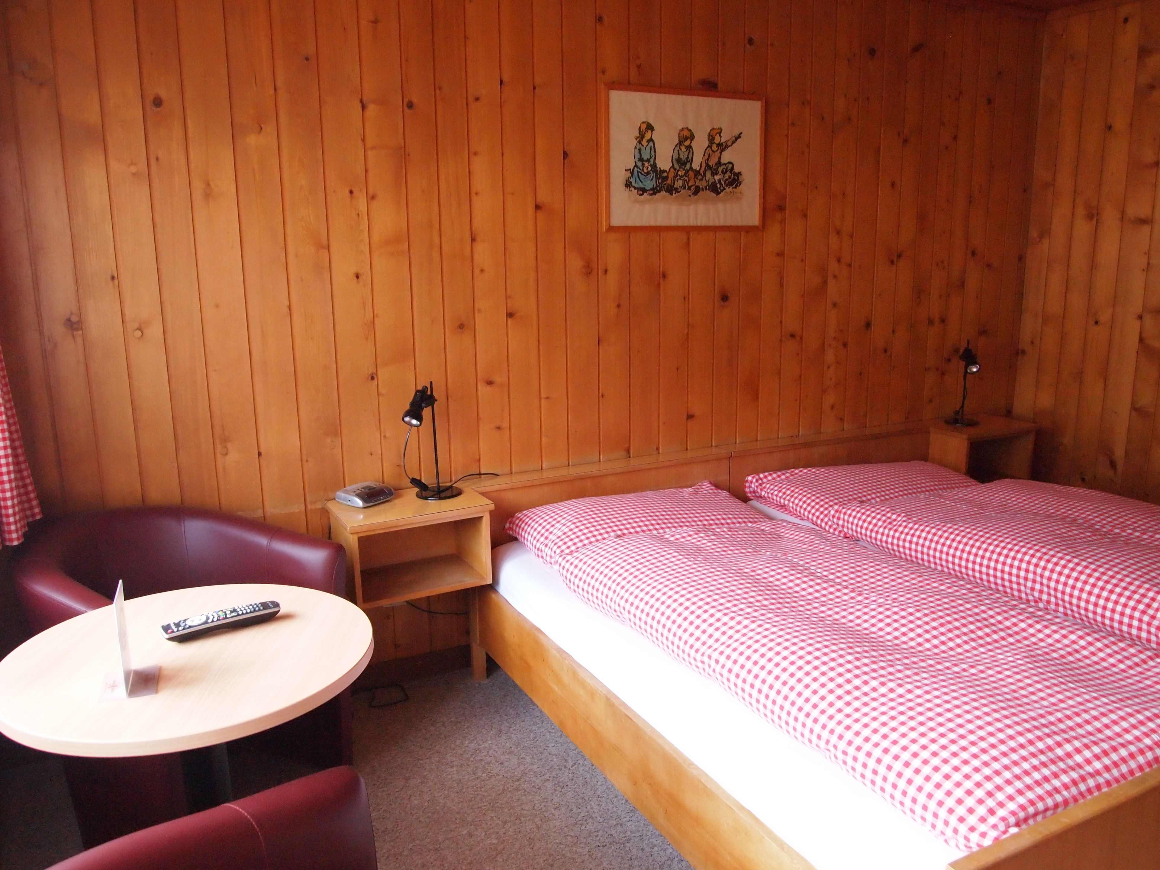 standard double room | desk, cots/infant beds, rollaway beds, free wifi