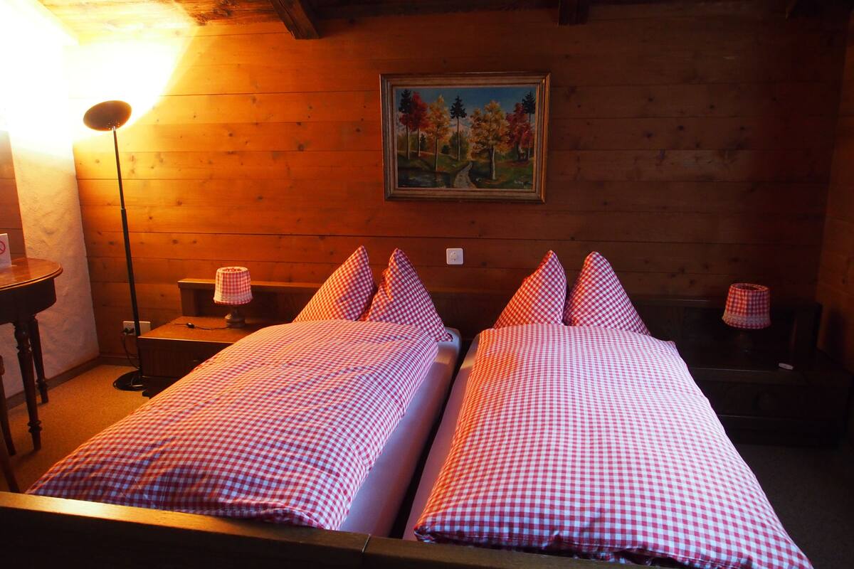 standard double room | desk, cots/infant beds, rollaway beds, free wifi