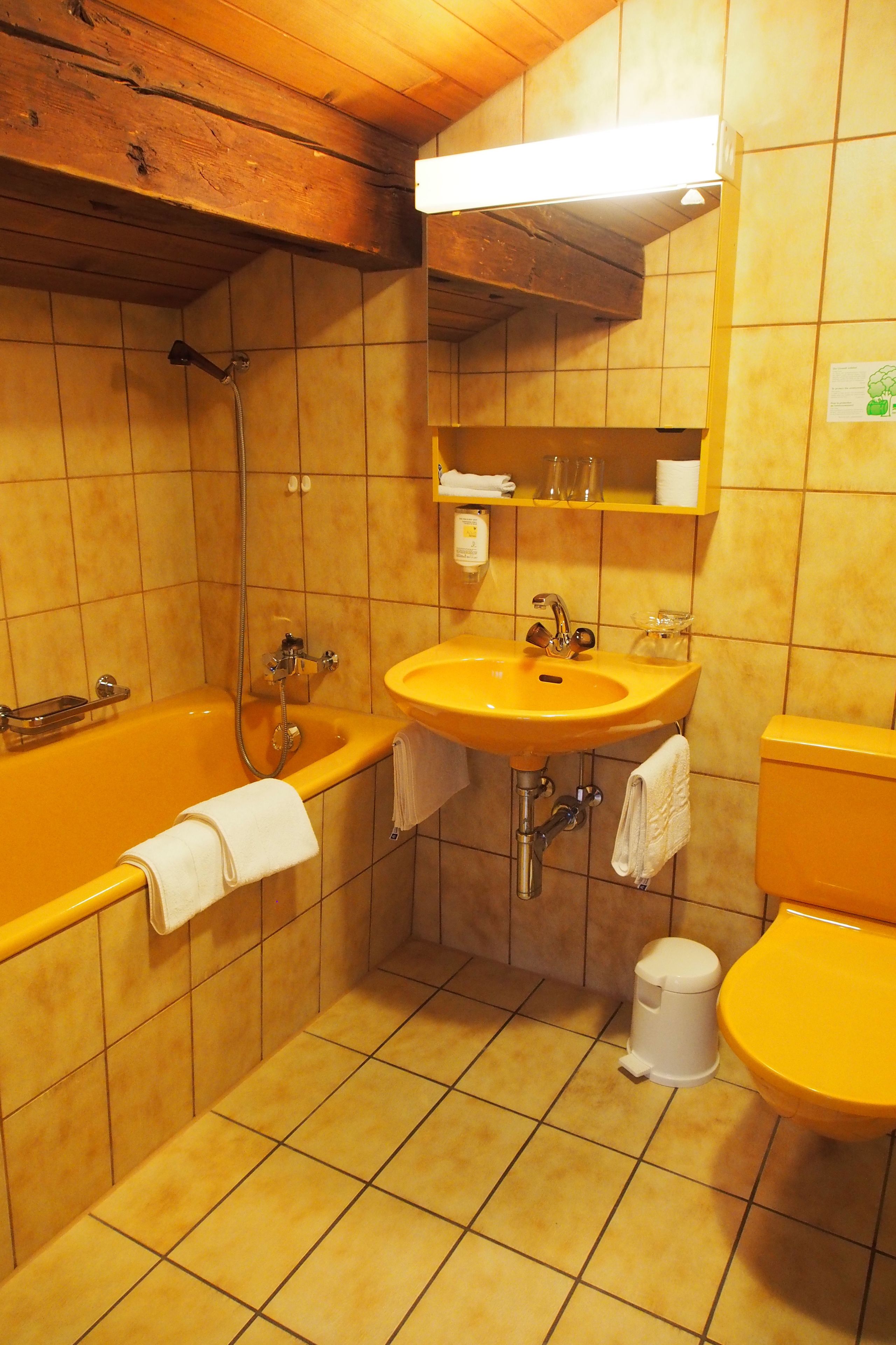 free toiletries, towels