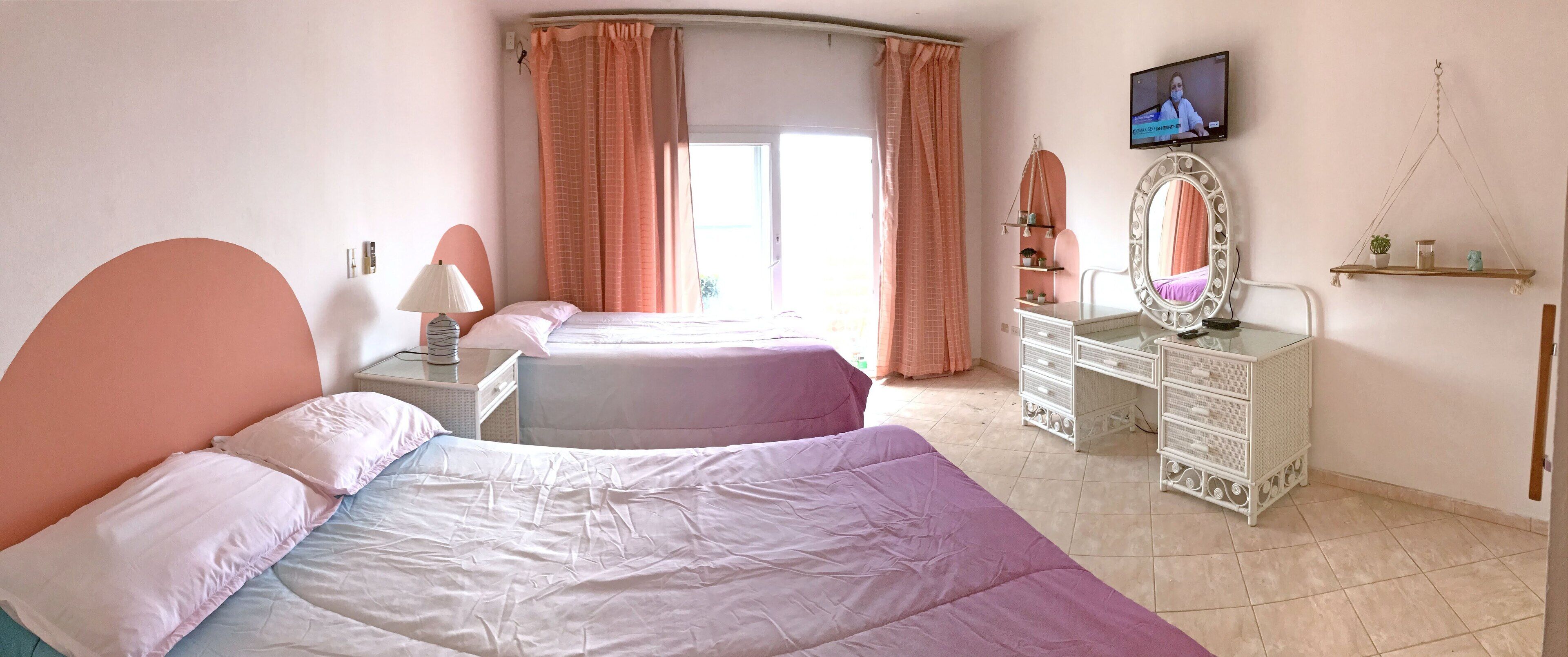 标准房 | 高档床上用品、客房内保险箱、特色装修、办公桌