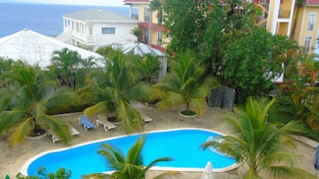 Habitación superior, vista al océano | Ropa de cama de alta calidad y caja de seguridad en la habitación