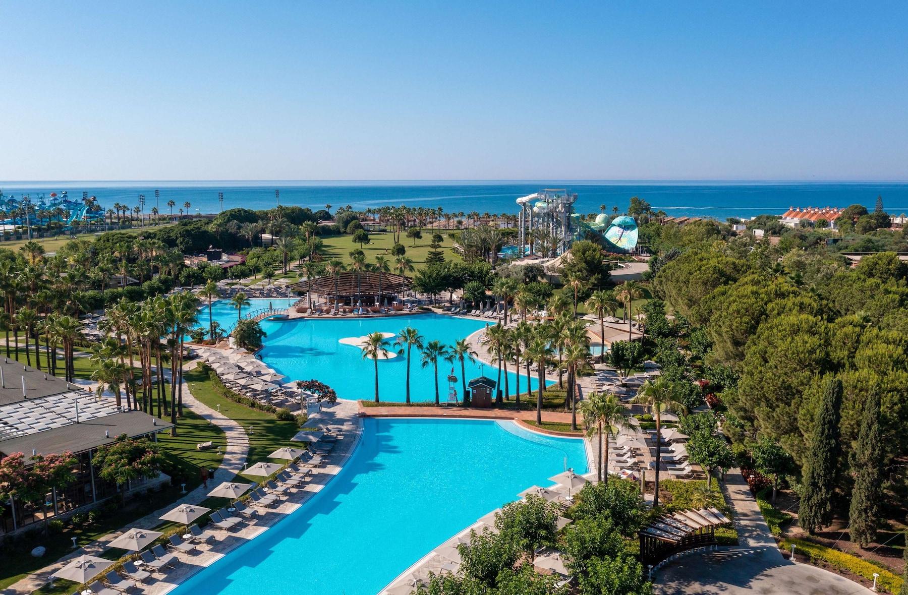 Indoor pool, 3 outdoor pools, pool umbrellas, pool loungers