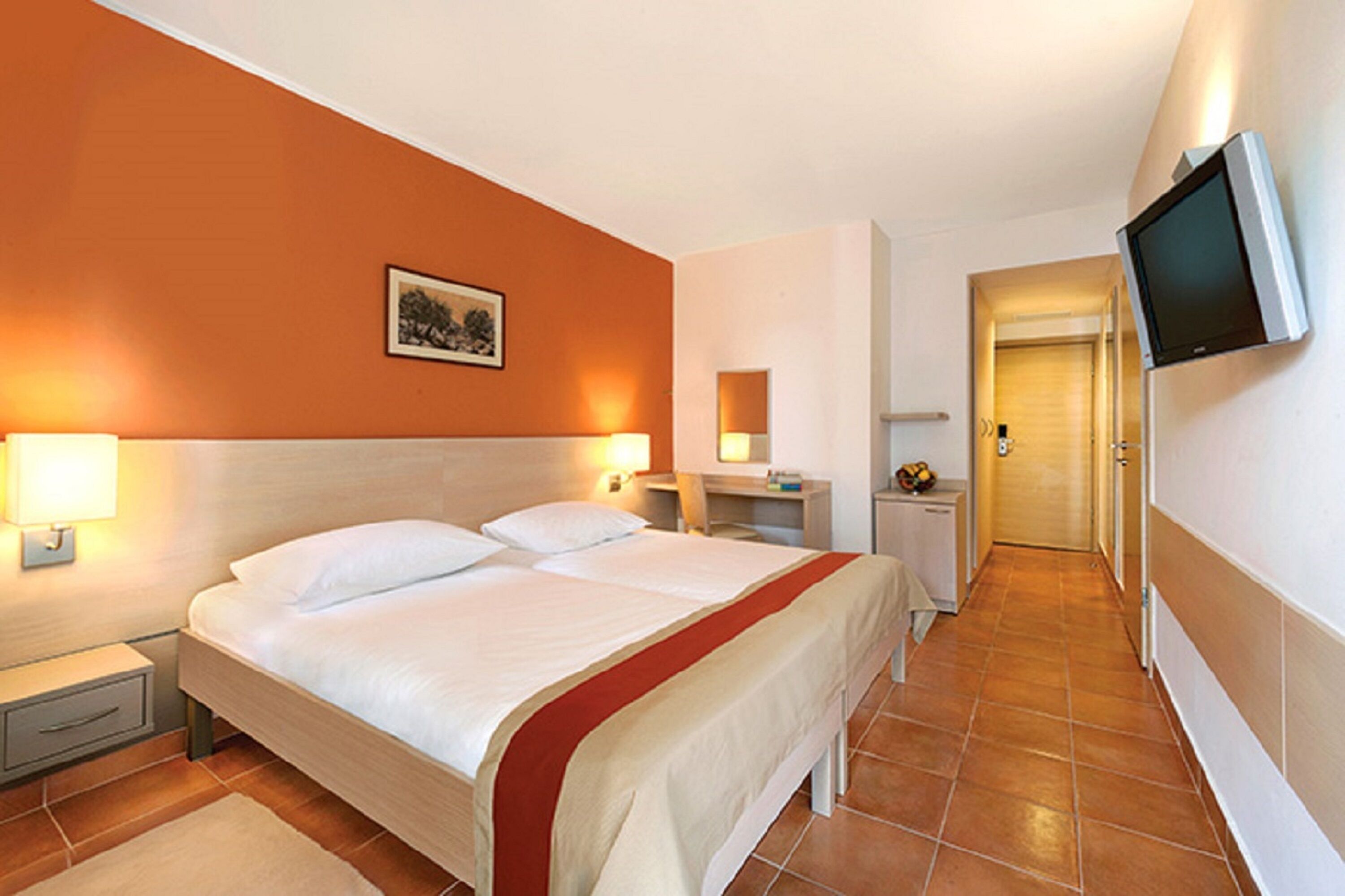 Desk, free WiFi, bed sheets