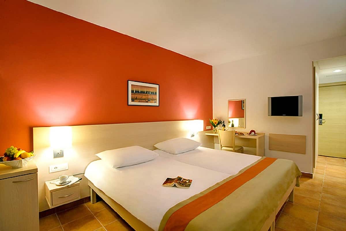Room for 4 Seaside - Hotel | Desk, WiFi (free), bed sheets