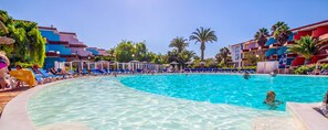 Outdoor pool, pool umbrellas, pool loungers - SBH Fuerteventura Playa (Pajara)