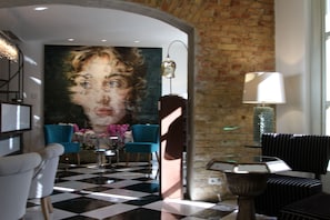 Sala de estar en el lobby