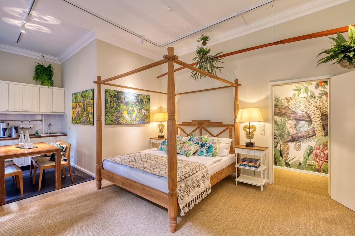 Individually furnished, desk, iron/ironing board, free WiFi