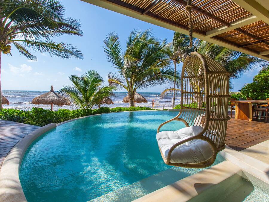 40-inch Smart TV with satellite channels, TV