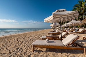Private beach, white sand, sun loungers, beach umbrellas - Ana y Jose Tulum Hotel & Spa (Tulum)