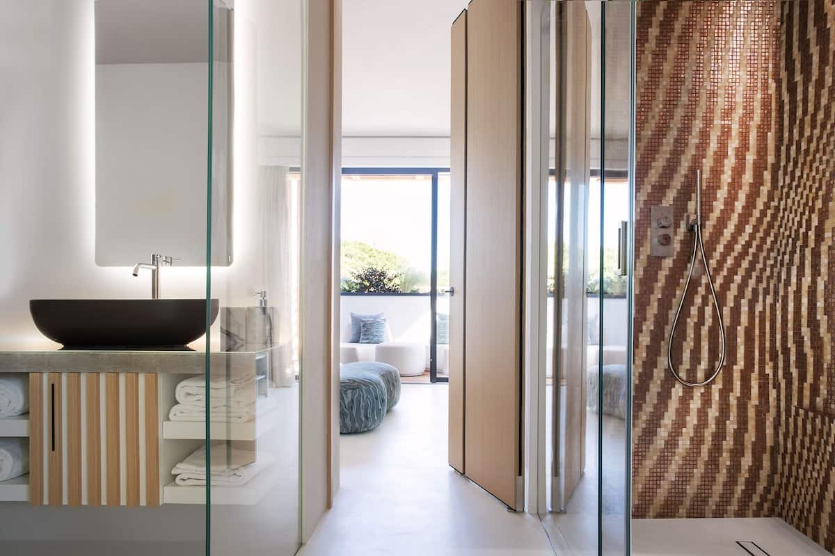penthouse sasso | bathroom | separate bathtub and shower, deep-soaking bathtub, hair dryer, slippers