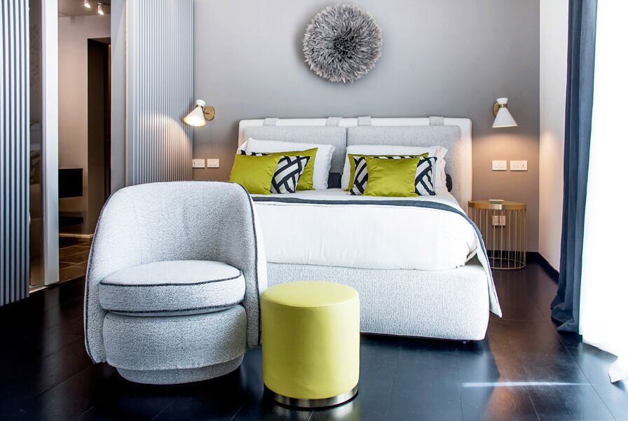 Suite – deluxe | Dundyner, minibar, safe på rommet og lydisolert