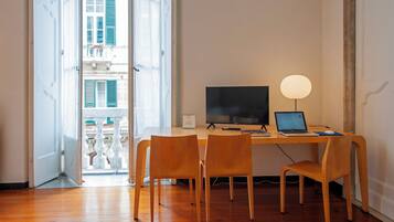 Dobbeltværelse | Minibar, skrivebord, arbejdsområde til bærbare computere