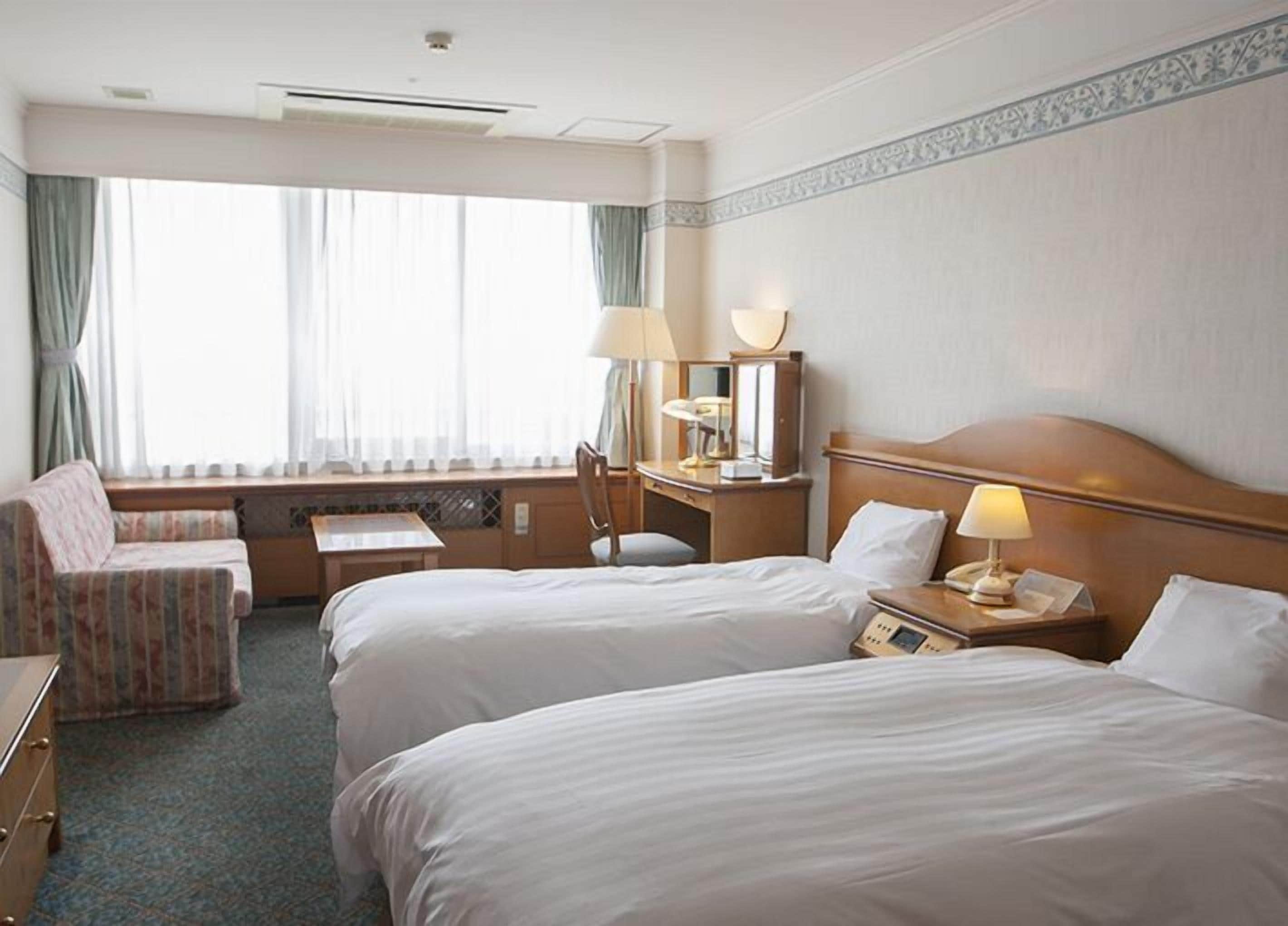 standard twin room, non smoking | 1 bedroom, premium bedding, down duvets, desk