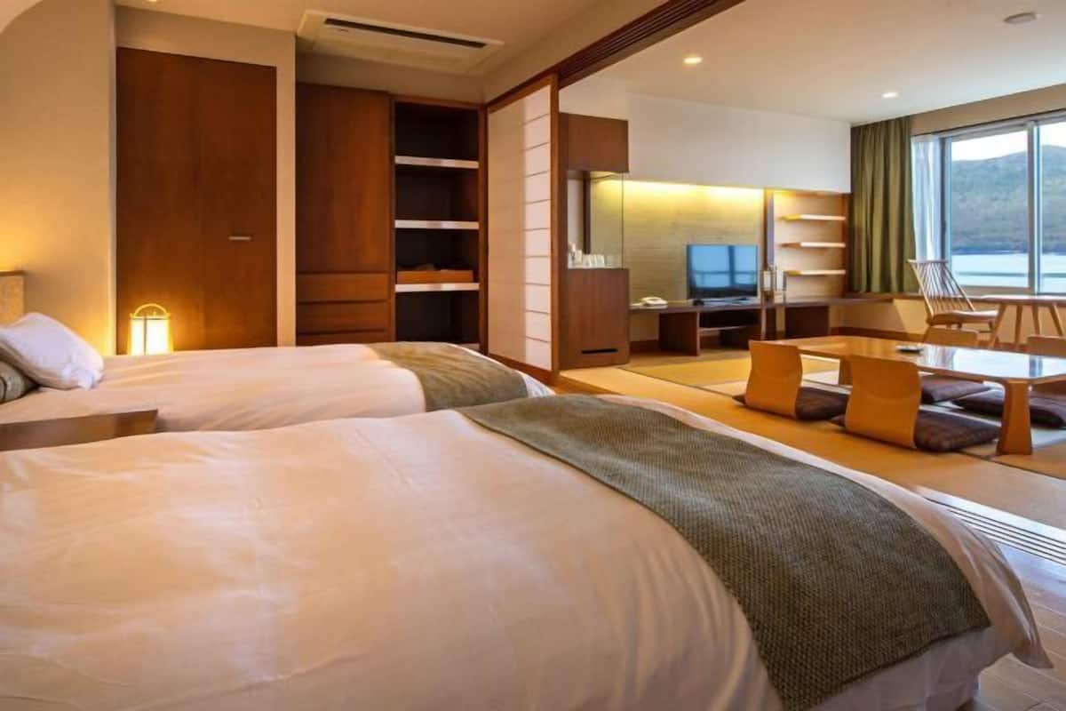 1 bedroom, premium bedding, down duvets, desk