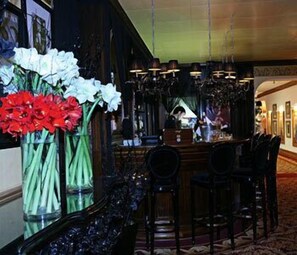 Bar (on property) - Grand Hôtel du Golf & Palace (Crans-Montana)