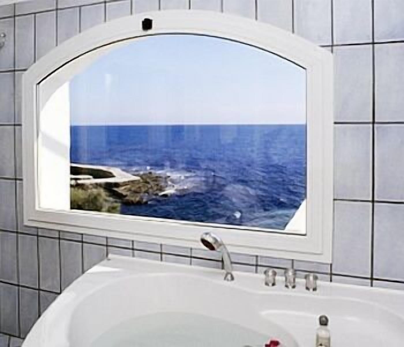 superior suite | deep-soaking bathtub