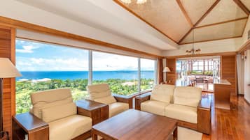 Royal Suite Premium Room with Ocean View with Jet bath | Premium bedding, minibar, in-room safe, desk