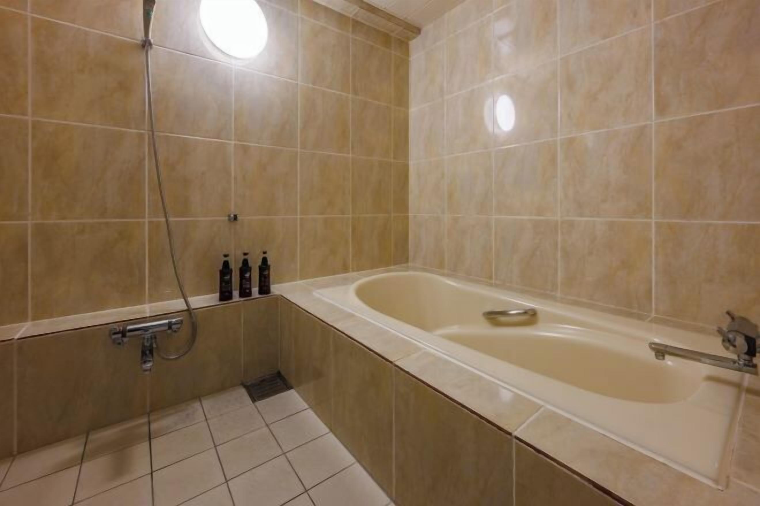 Bilik Mandi | Kelengkapan dandanan diri percuma, pengering rambut, selipar, bidet 