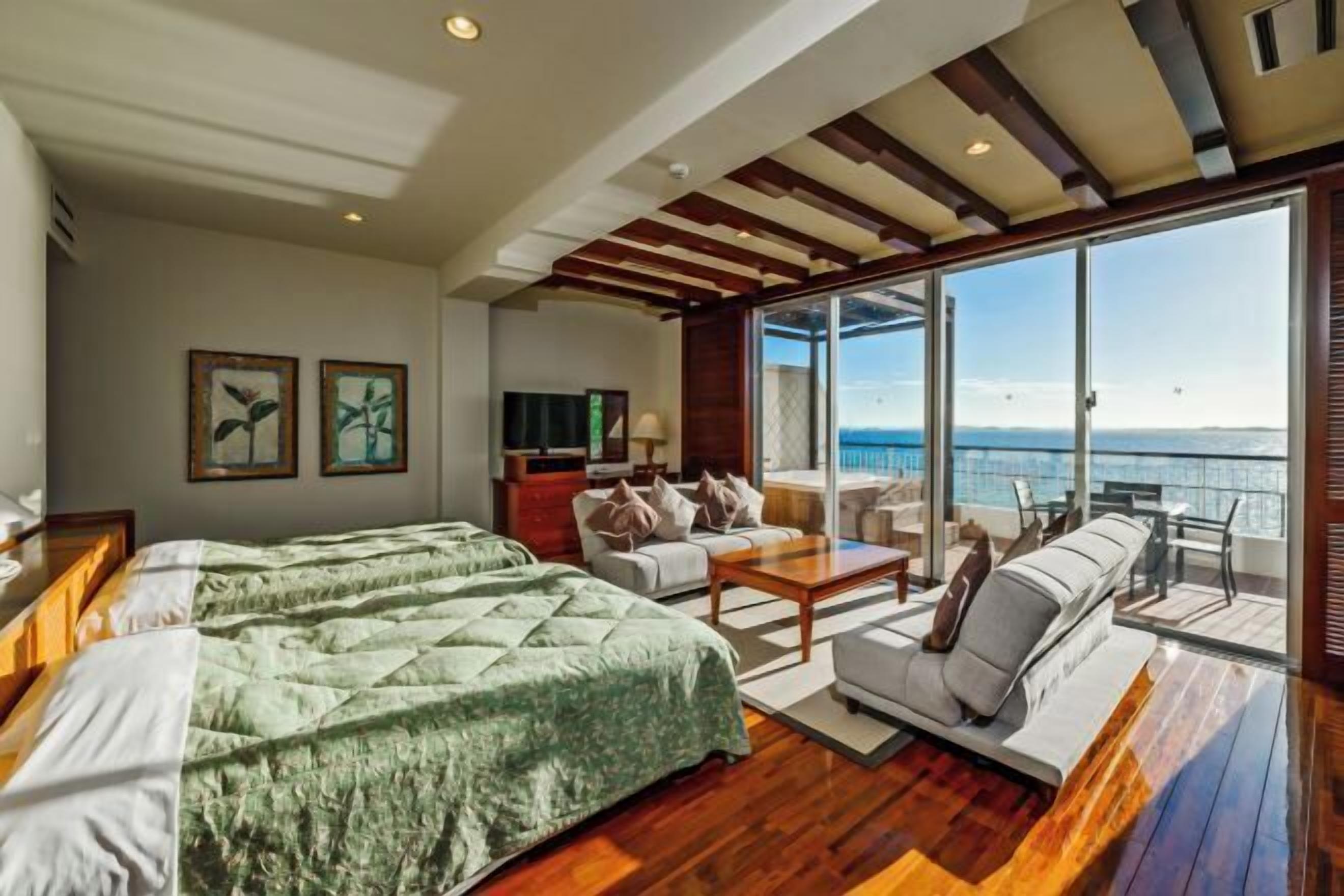 Premium bedding, minibar, in-room safe, desk