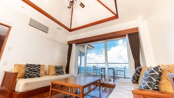 Azalea, Suite Non Smoking | Premium bedding, minibar, in-room safe, desk