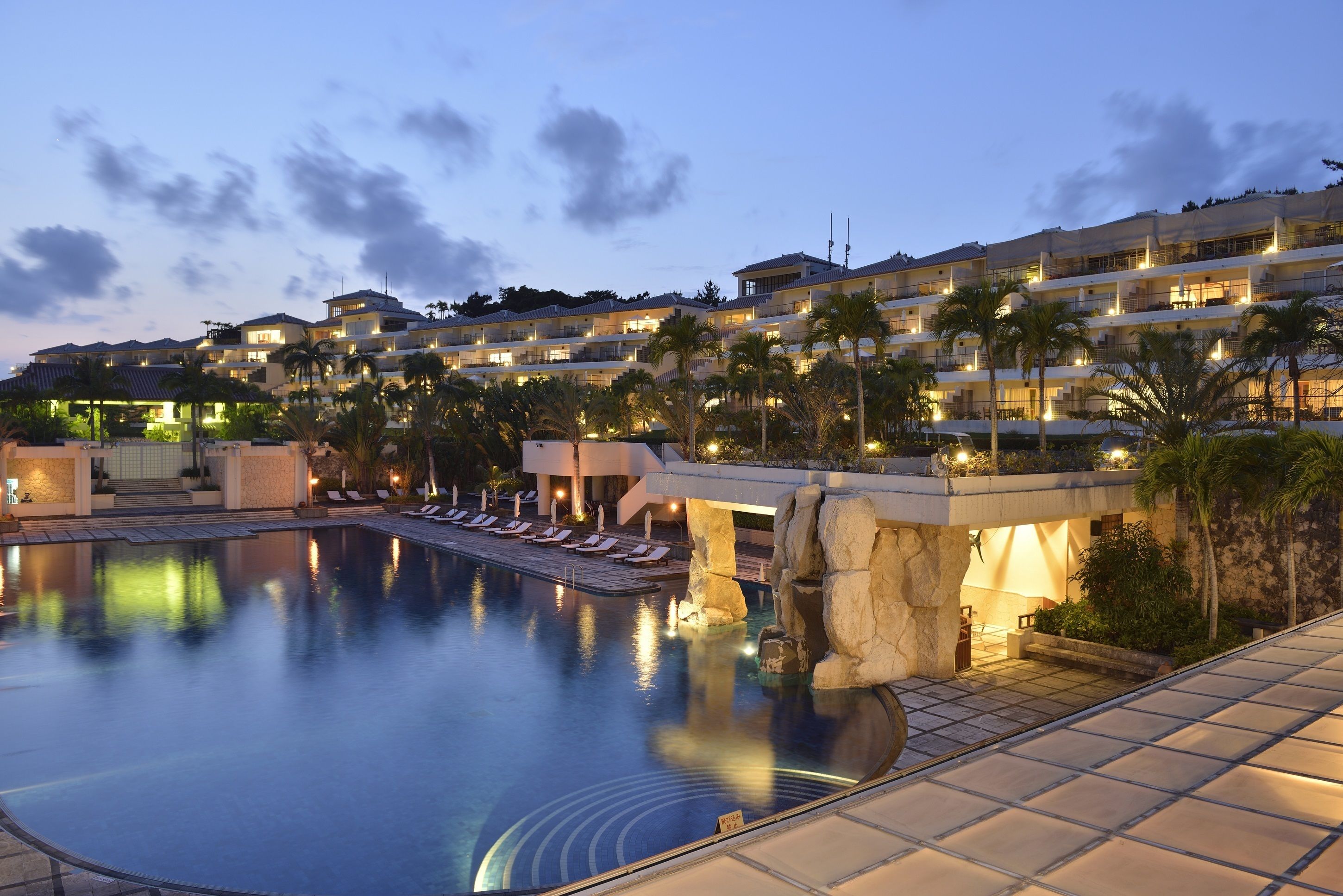 Indoor pool, 2 outdoor pools