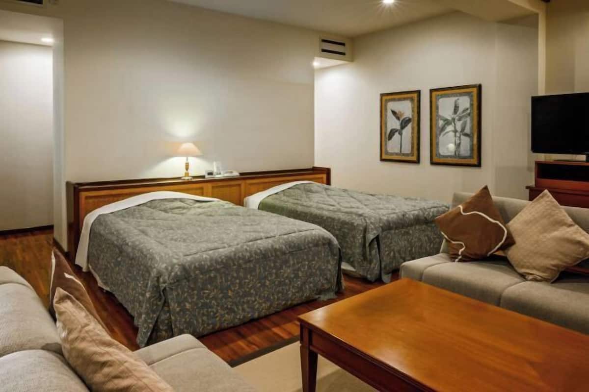 Premium bedding, minibar, in-room safe, desk