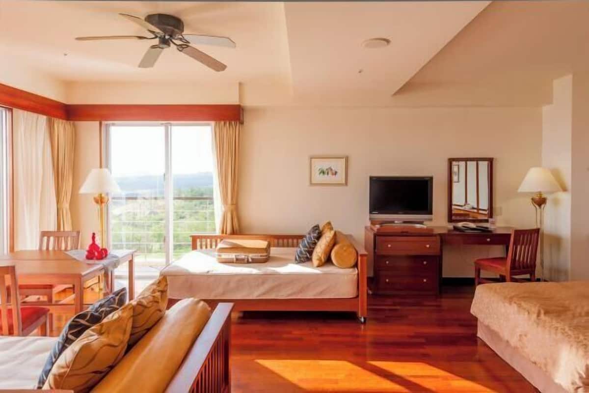 Premium bedding, minibar, in-room safe, desk