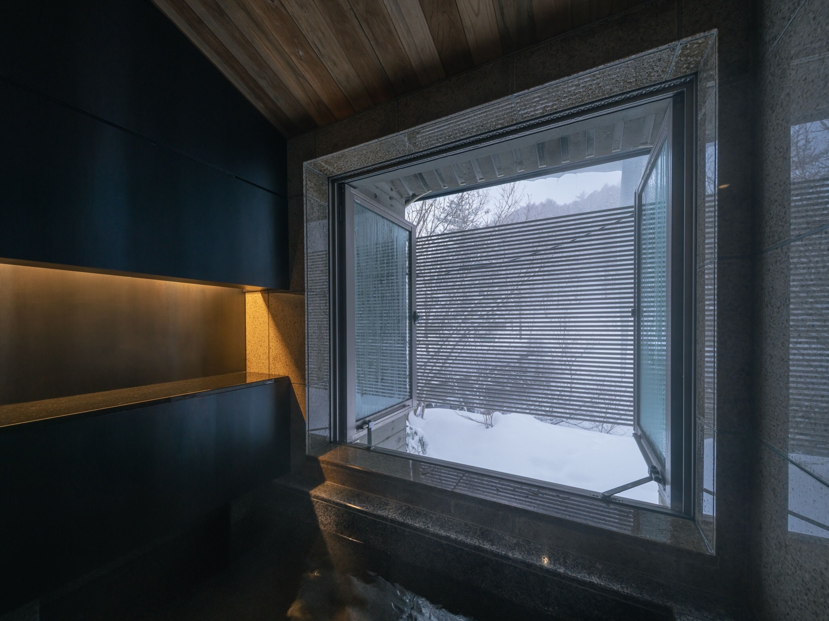 Classic Suite, 2 Bedrooms, Private Bathroom, Mezzanine (Four-Bed Suite with Open-Air Onsen) | Bilik Mandi | Tab mandi dan pancuran berasingan, tab mandi mata air 